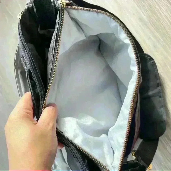 SKIP HOP BLACK BAG  WITH DIAPER STATION MOMMY BAG - Picture 16 of 16